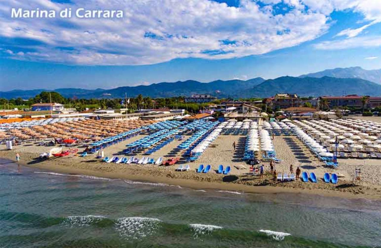 La Conchiglia A Marina Apartment มารีนาดีคาร์รารา ภายนอก รูปภาพ
