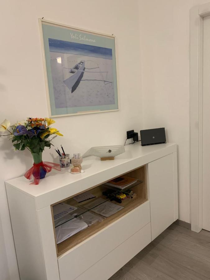 La Conchiglia A Marina Apartment มารีนาดีคาร์รารา ภายนอก รูปภาพ