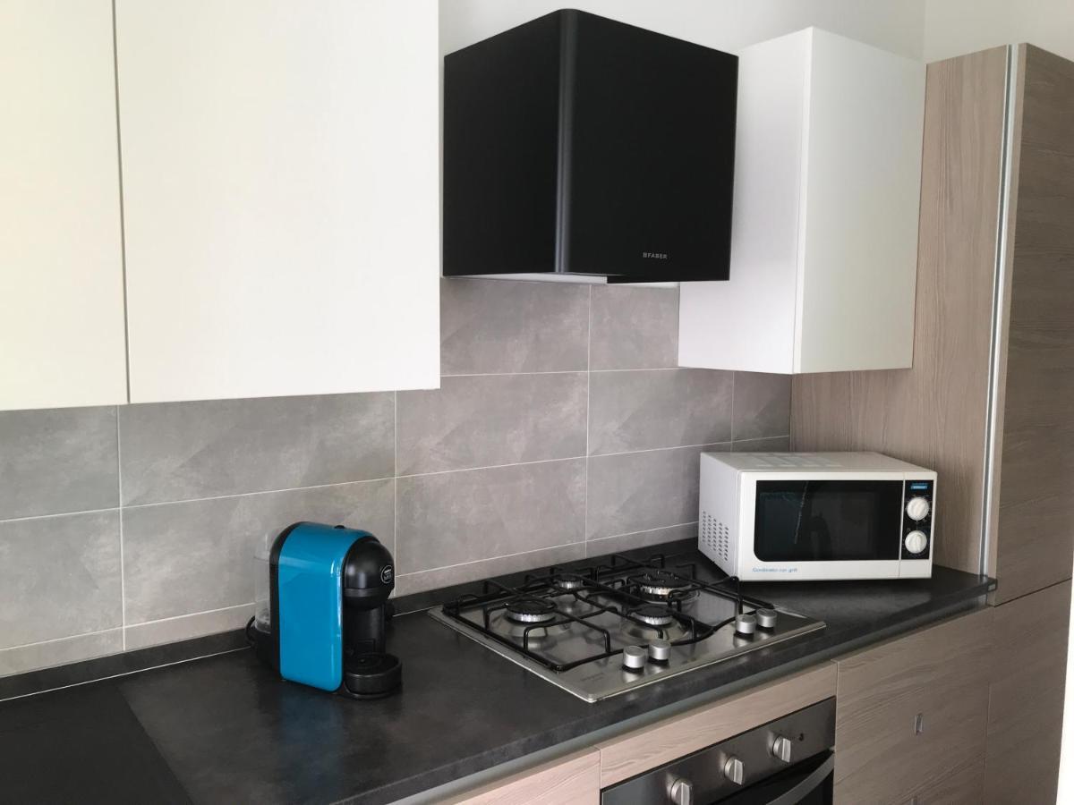 La Conchiglia A Marina Apartment มารีนาดีคาร์รารา ภายนอก รูปภาพ