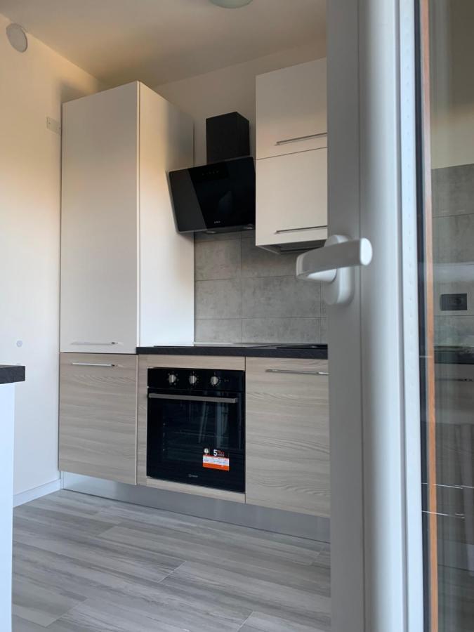 La Conchiglia A Marina Apartment มารีนาดีคาร์รารา ภายนอก รูปภาพ