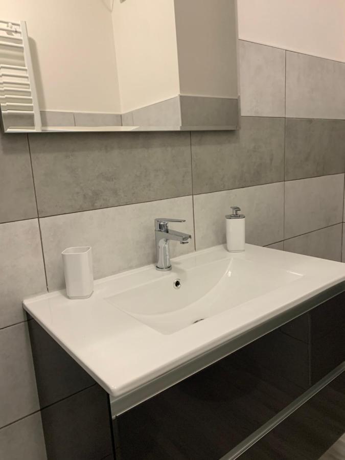 La Conchiglia A Marina Apartment มารีนาดีคาร์รารา ภายนอก รูปภาพ