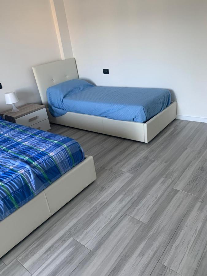 La Conchiglia A Marina Apartment มารีนาดีคาร์รารา ภายนอก รูปภาพ