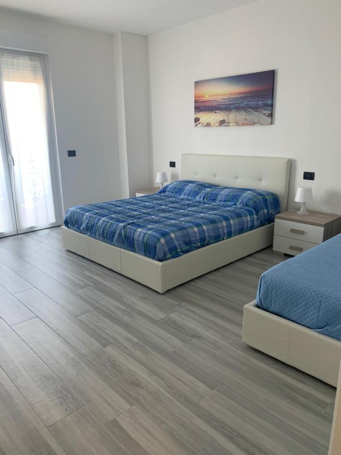 La Conchiglia A Marina Apartment มารีนาดีคาร์รารา ภายนอก รูปภาพ