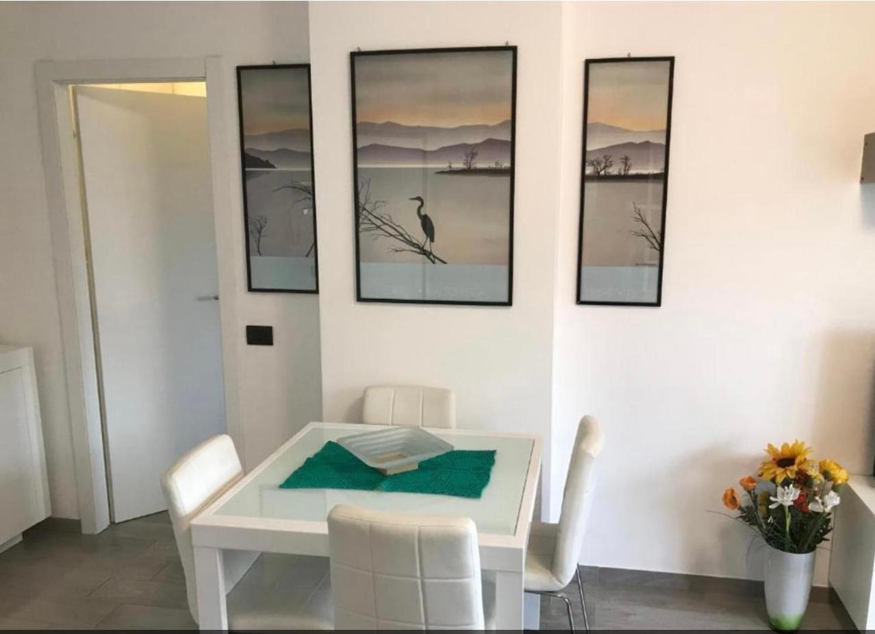 La Conchiglia A Marina Apartment มารีนาดีคาร์รารา ภายนอก รูปภาพ