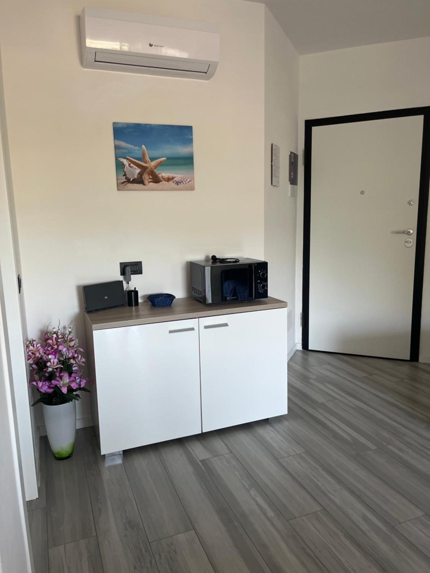 La Conchiglia A Marina Apartment มารีนาดีคาร์รารา ภายนอก รูปภาพ
