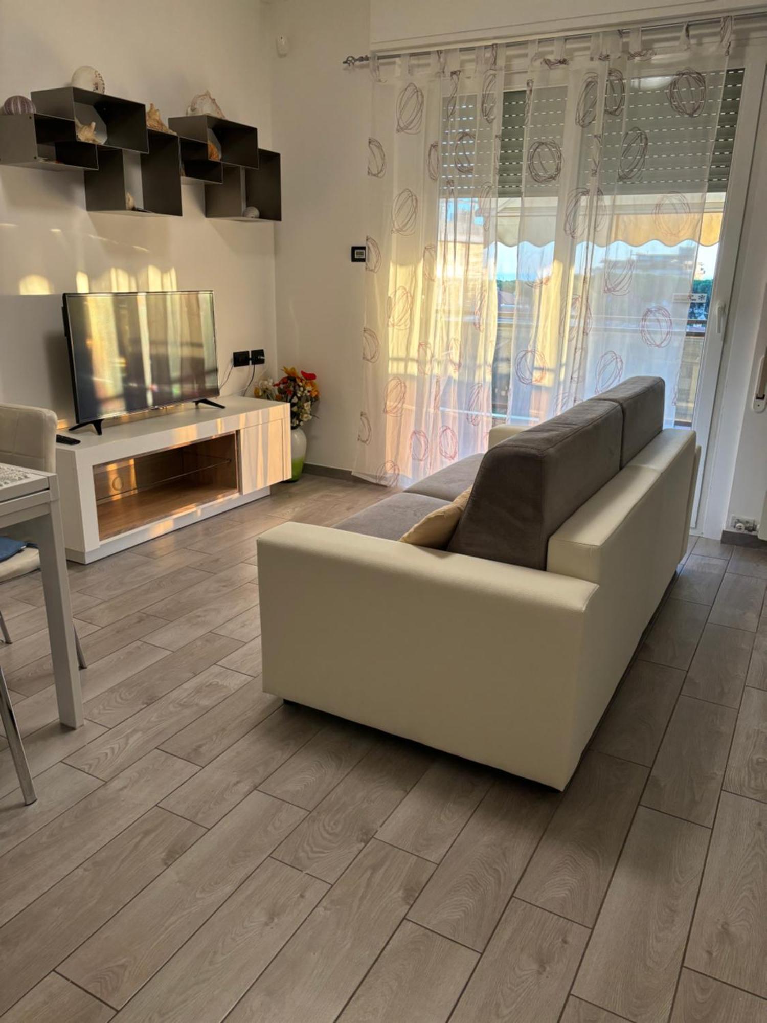 La Conchiglia A Marina Apartment มารีนาดีคาร์รารา ภายนอก รูปภาพ