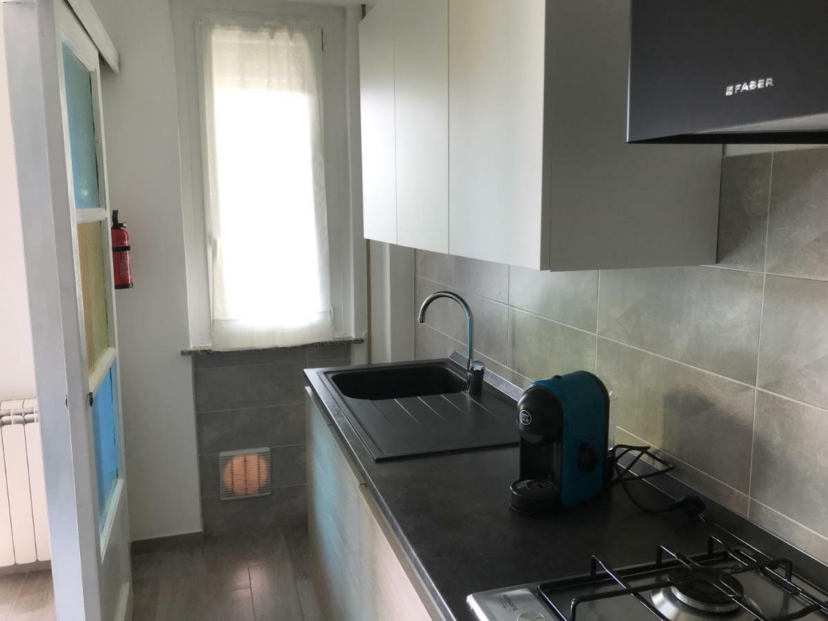 La Conchiglia A Marina Apartment มารีนาดีคาร์รารา ภายนอก รูปภาพ