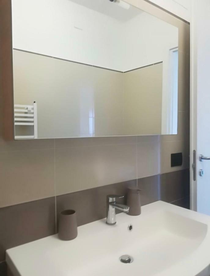 La Conchiglia A Marina Apartment มารีนาดีคาร์รารา ภายนอก รูปภาพ